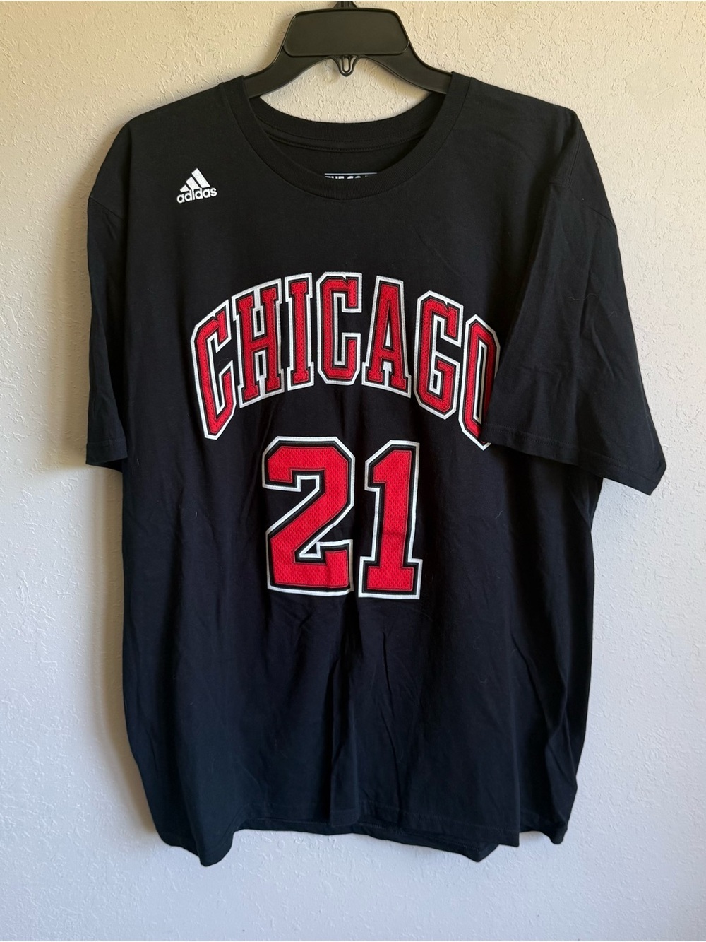Men’s XL Black Adidas Chicago Bulls Jimmy Butler Sporty Gameday Athleisure Shirt